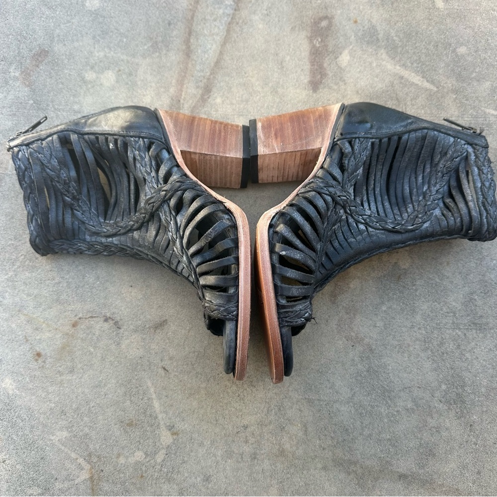 Freebird by Steven Bela Heeled Cage Sandal Ankle Boots in Distressed Black NEW 7 - Picture 8 of 11